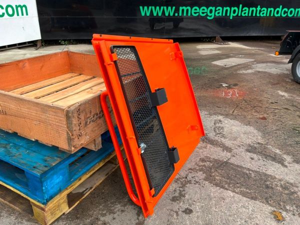 UNUSED DOOSAN DL350-5 LOADER ACCESS PANEL. 389363787
