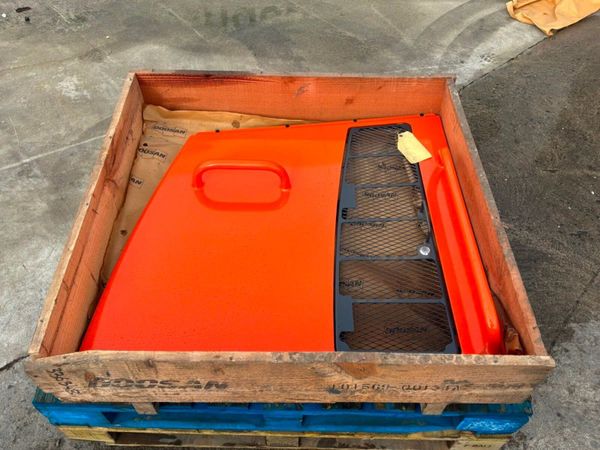 UNUSED DOOSAN DL350-5 LOADER ACCESS PANEL. 389363789