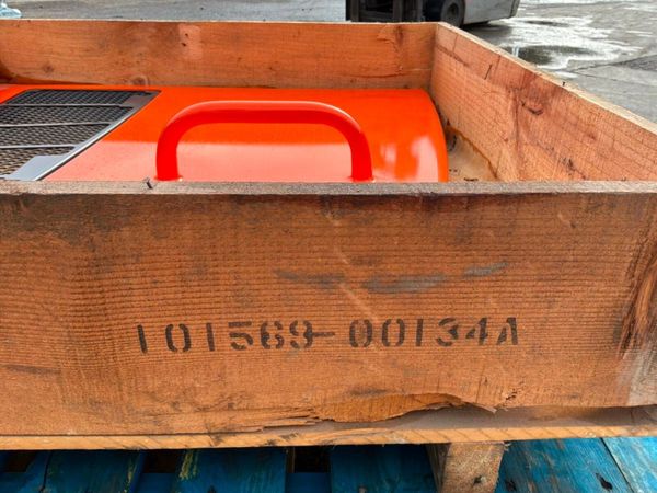 UNUSED DOOSAN DL350-5 LOADER ACCESS PANEL. 389363791