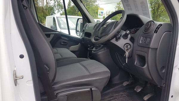 Renault Master LOW LOADER BOX 95KM VAT INVOICE 389377936