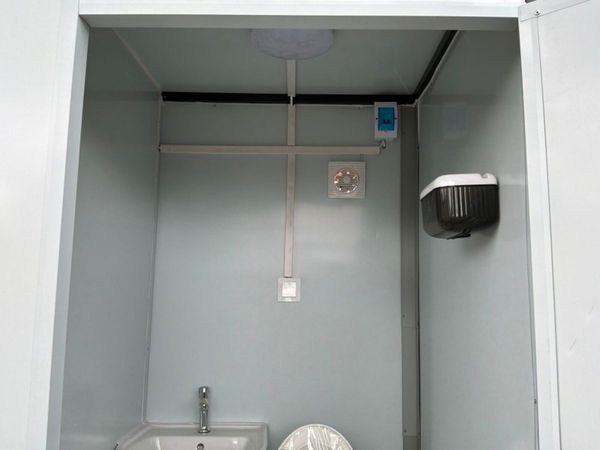 UNUSED DOUBLE TOILET CONTAINER CABIN....817m. 389381000