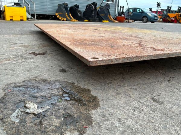 10ft x 5ft x 25mm  ROAD CROSSING PLATE.......980. 389445450