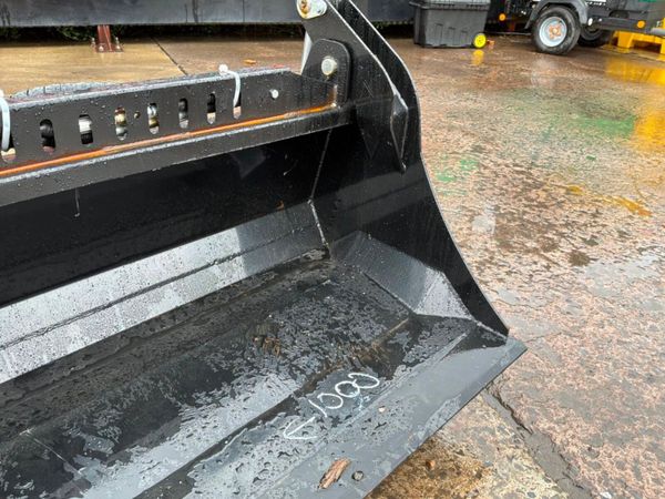 UNUSED  MINI SKID STEER 4 IN1 BUCKET......1325m. 389458792