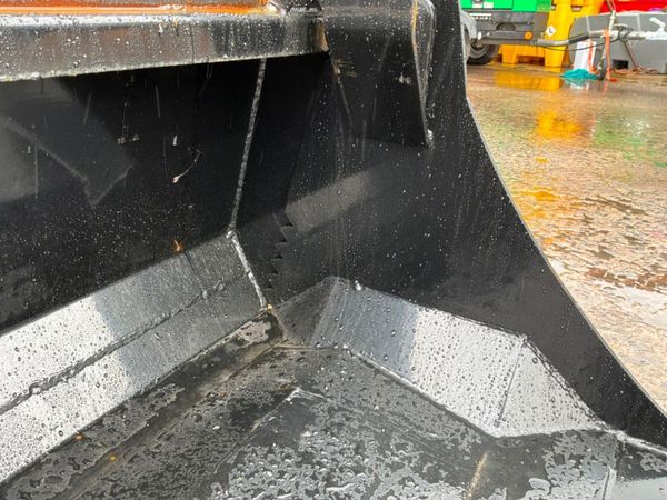 UNUSED  MINI SKID STEER 4 IN1 BUCKET......1325m. 389458796