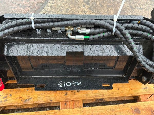 UNUSED  MINI SKID STEER 4 IN1 BUCKET......1325m. 389458802