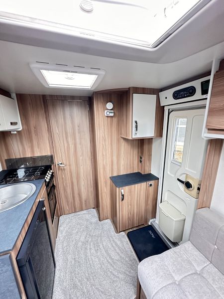✨2023 SWIFT ACE GLOBETROTTER 4 BERTH ISLAND BED✨ 389499777