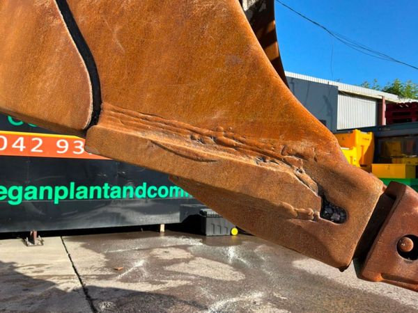 72" VOLVO DIGGING BUCKET......100mm PINS....2200m. 389578941