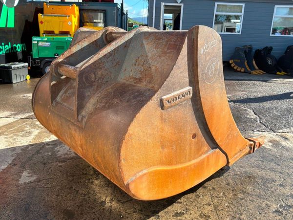 72" VOLVO DIGGING BUCKET......100mm PINS....2200m. 389578914