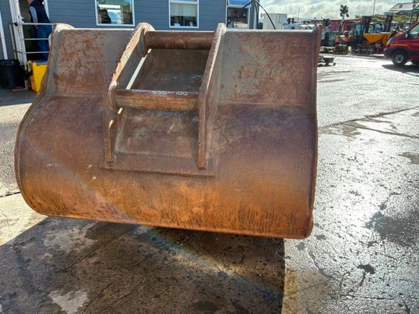 72" VOLVO DIGGING BUCKET......100mm PINS....2200m. 389578915
