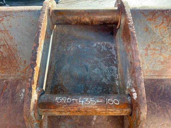72" VOLVO DIGGING BUCKET......100mm PINS....2200m. 389578916