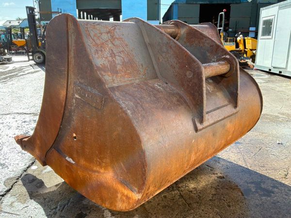 72" VOLVO DIGGING BUCKET......100mm PINS....2200m. 389578923