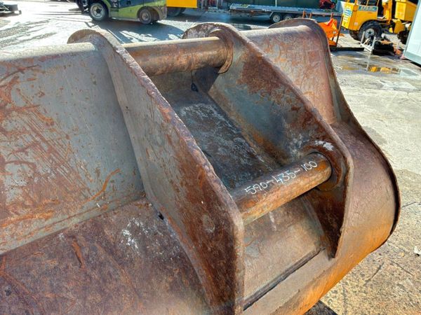 72" VOLVO DIGGING BUCKET......100mm PINS....2200m. 389578924
