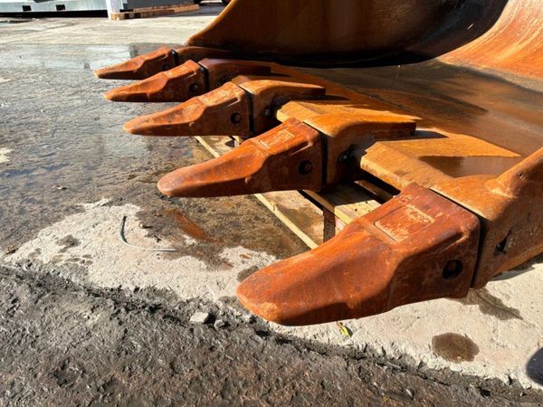 72" VOLVO DIGGING BUCKET......100mm PINS....2200m. 389578925
