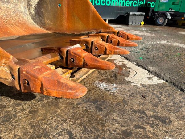 72" VOLVO DIGGING BUCKET......100mm PINS....2200m. 389578926