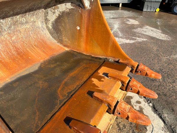 72" VOLVO DIGGING BUCKET......100mm PINS....2200m. 389578927