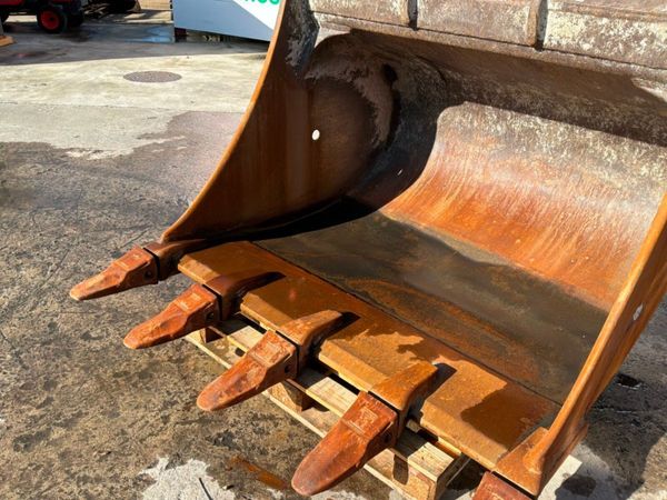 72" VOLVO DIGGING BUCKET......100mm PINS....2200m. 389578928