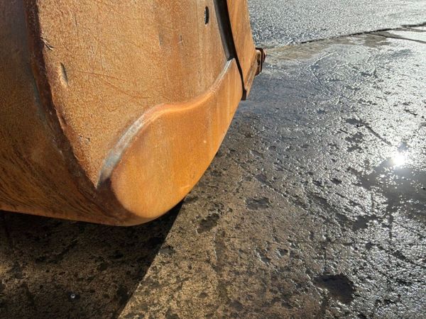 72" VOLVO DIGGING BUCKET......100mm PINS....2200m. 389578934