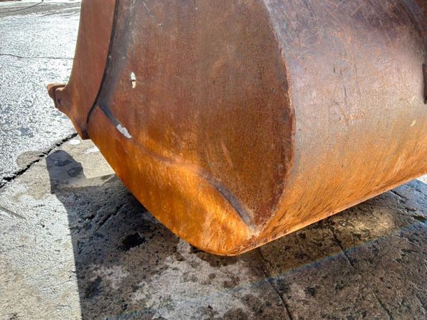 72" VOLVO DIGGING BUCKET......100mm PINS....2200m. 389578935