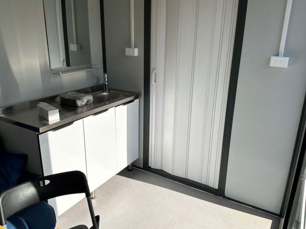 UNUSED 12ft ACCOMMODATION CABIN.......1183t. 389579029