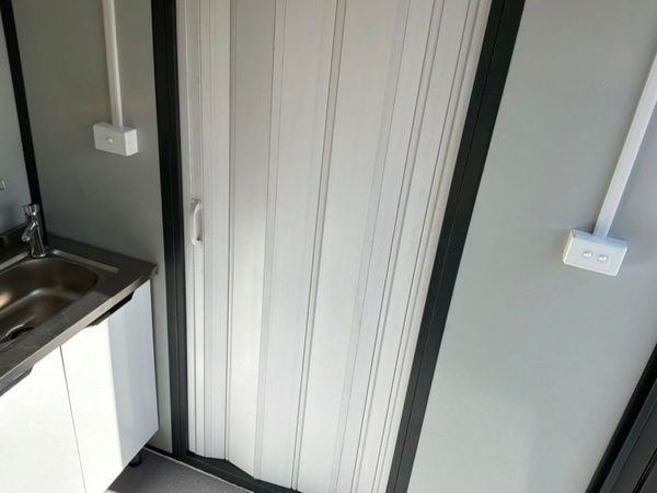 UNUSED 12ft ACCOMMODATION CABIN.......1183t. 389579032