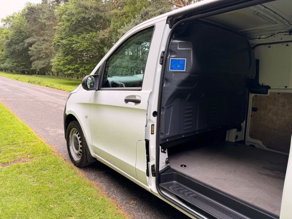 Mercedes-Benz Vito 2021 EV Low KM 389588605