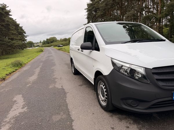 Mercedes-Benz Vito 2021 EV Low KM 389588614