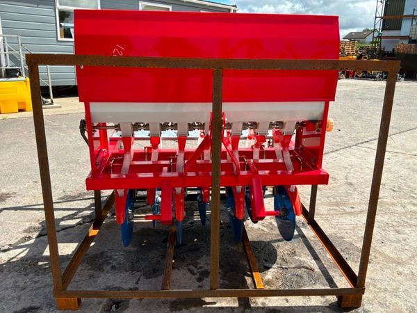 UNUSED 7 ROW GROUND DRIVE  PLANTER....1200m 389596988