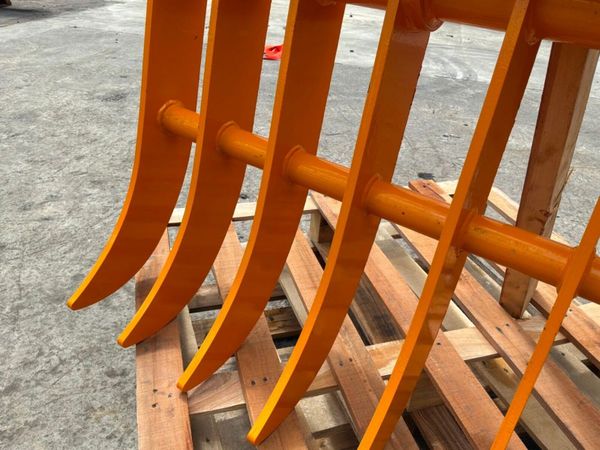 UNUSED 45" LAWN / STONE RAKE....45mm.....3621m 389597083