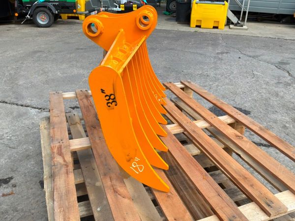 UNUSED 38" LAWN / STONE RAKE....40mm.......1389m 389597099