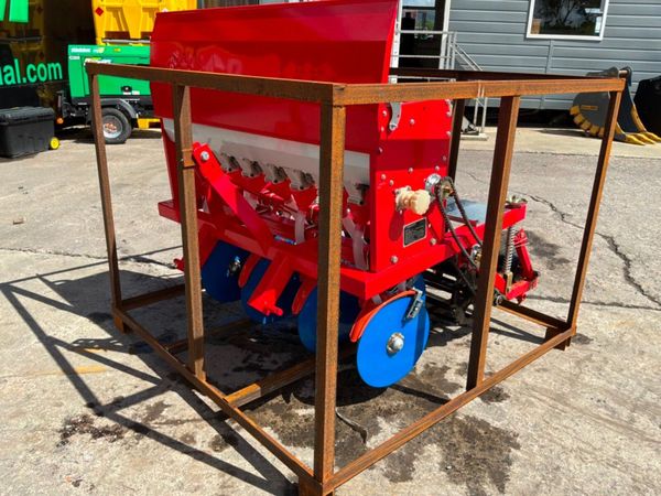 UNUSED 7 ROW GROUND DRIVE  PLANTER....1200m 389597010