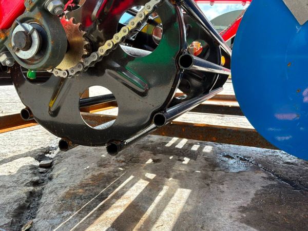 UNUSED 7 ROW GROUND DRIVE  PLANTER....1200m 389597012