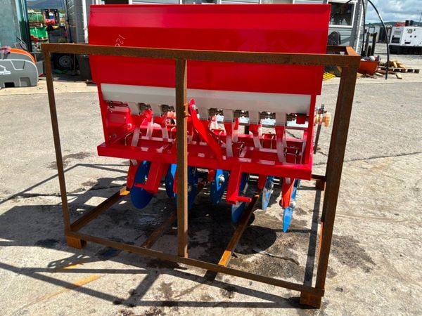 UNUSED 7 ROW GROUND DRIVE  PLANTER....1200m 389597015