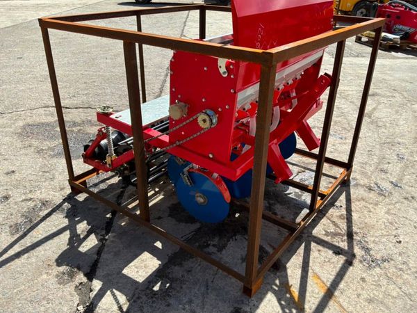 UNUSED 7 ROW GROUND DRIVE  PLANTER....1200m 389597017