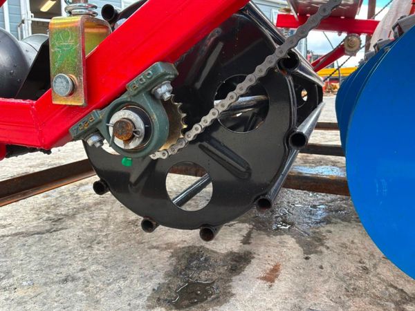 UNUSED 9 ROW GROUND DRIVEN SEED PLANTER. 389597140