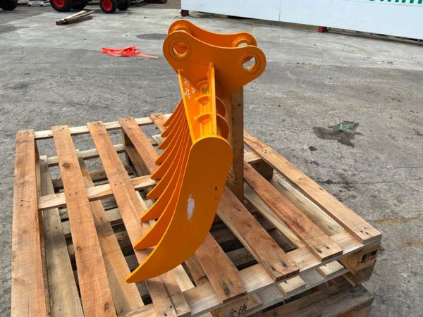 UNUSED 38" LAWN / STONE RAKE....40mm.......1389m 389597110