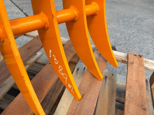 UNUSED 38" LAWN / STONE RAKE....40mm.......1389m 389597114