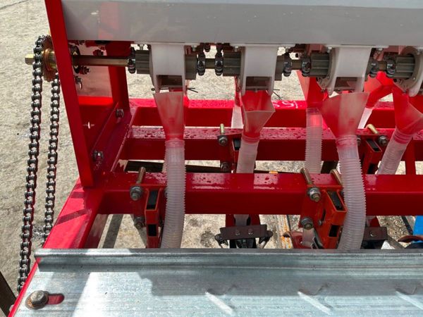 UNUSED 9 ROW GROUND DRIVEN SEED PLANTER. 389597126