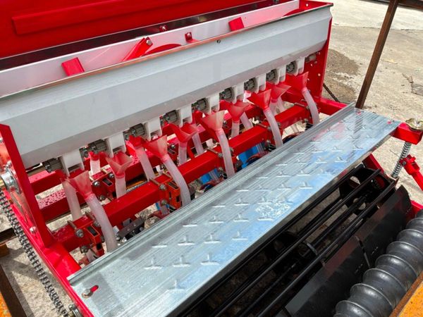 UNUSED 9 ROW GROUND DRIVEN SEED PLANTER. 389597127