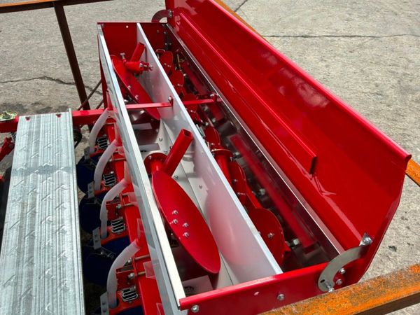 UNUSED 9 ROW GROUND DRIVEN SEED PLANTER. 389597135