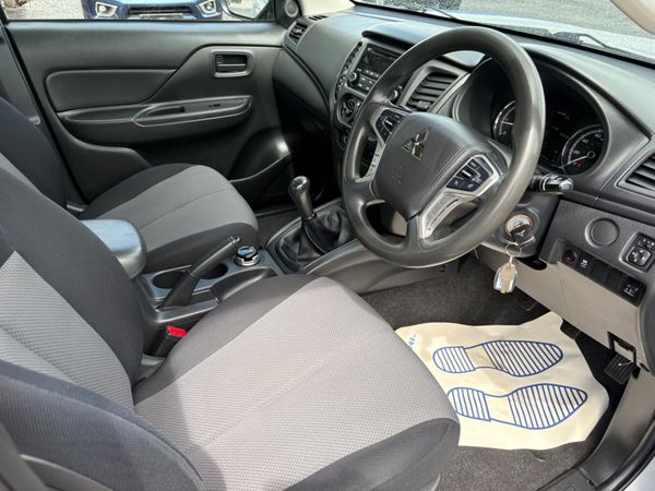 Mitsubishi L200 389674011