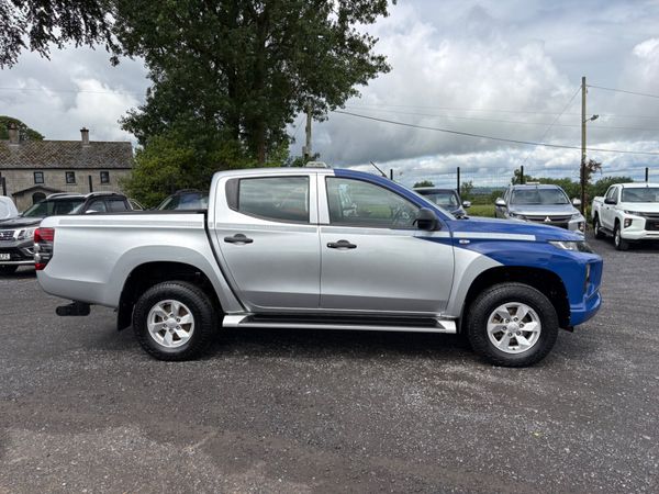 Mitsubishi L200 389674015