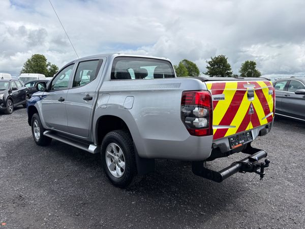 Mitsubishi L200 389674016