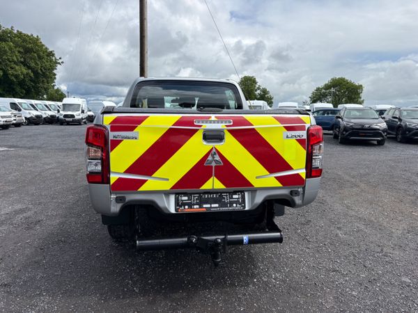 Mitsubishi L200 389674017