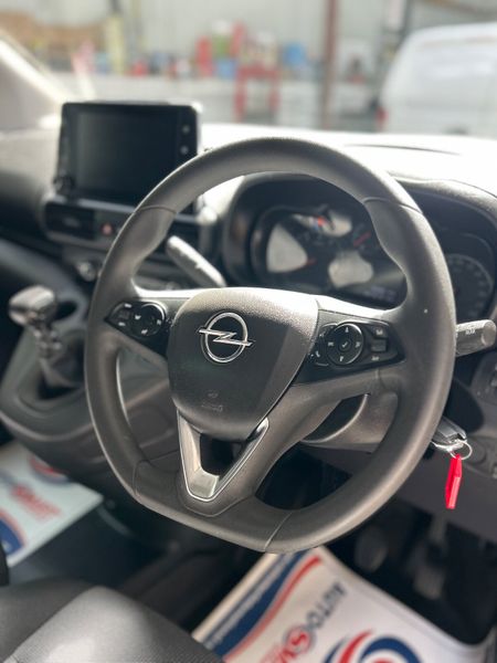 2023 Opel Combo ‘Only 68kms 389674524