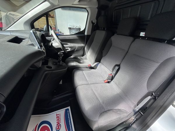 2023 Opel Combo ‘Only 68kms 389674526