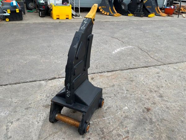 Unused Ripper tooth.........80mm pins............. 389675057
