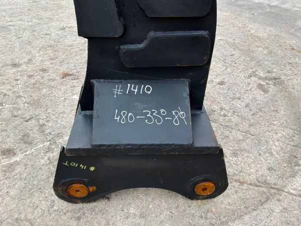Unused Ripper tooth.........80mm pins............. 389675059