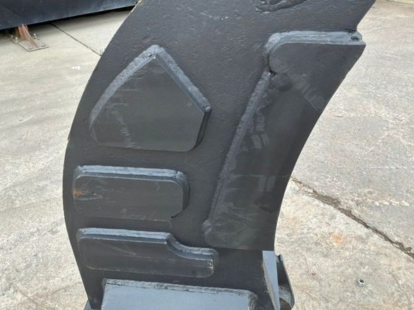 Unused Ripper tooth.........80mm pins............. 389675070