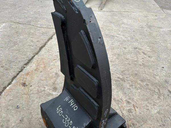 Unused Ripper tooth.........80mm pins............. 389675074