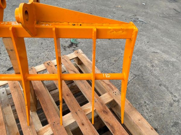 Unused 46" lawn / stone rake........40mm pins..... 389602651